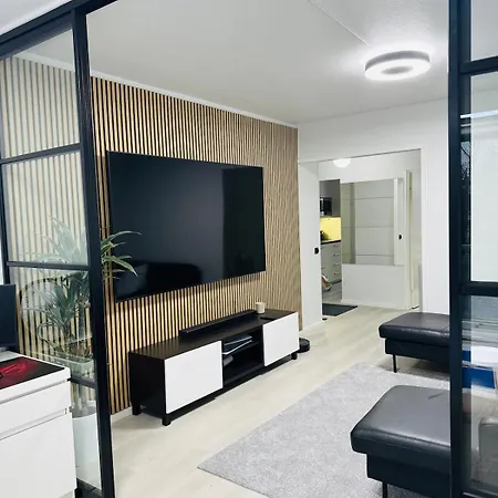 Huoneisto Cozy-15min To Airport, Free Parking *